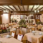 Logis De France Hotell 2*
