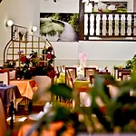 Hotell Logis De France 2*