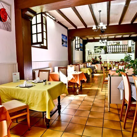 Hotell Logis De France Arudy