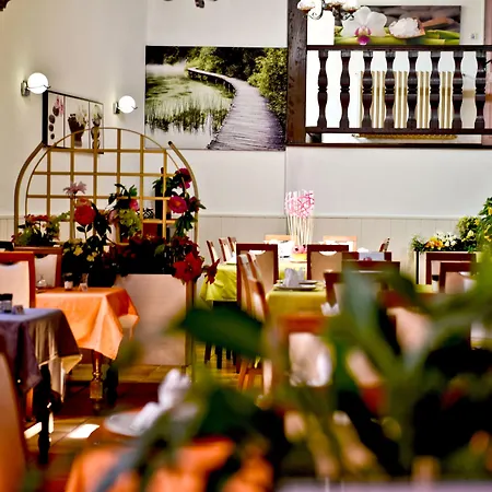 Hotell Logis De France 2*