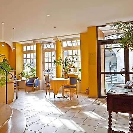 מלון Logis De France 2*